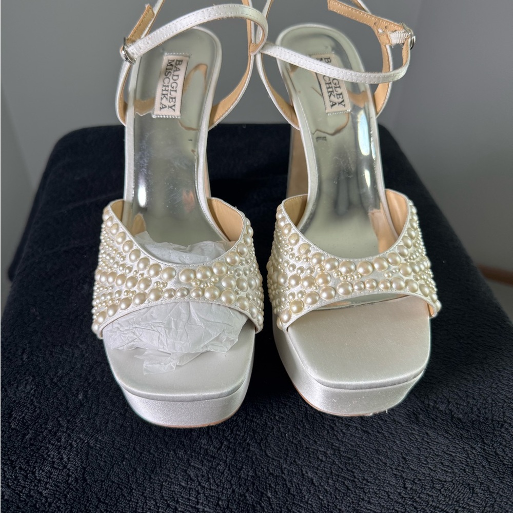 Badgley Mischka Women’s Bryleigh Heels - Minor Flaws on some of the pearls - Picture 5 of 15
